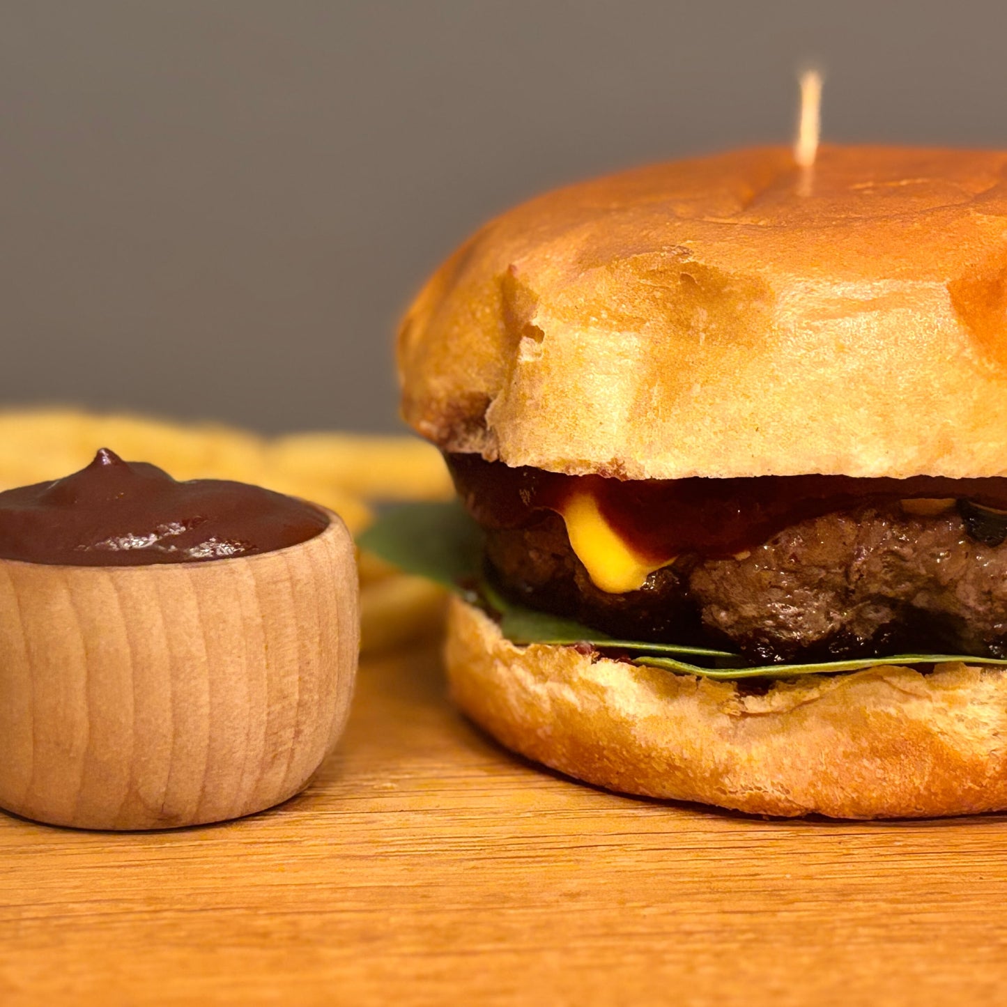Børne oksekøds combo (12 år og derunder, Beef burger : Pommes frites : Dip) )